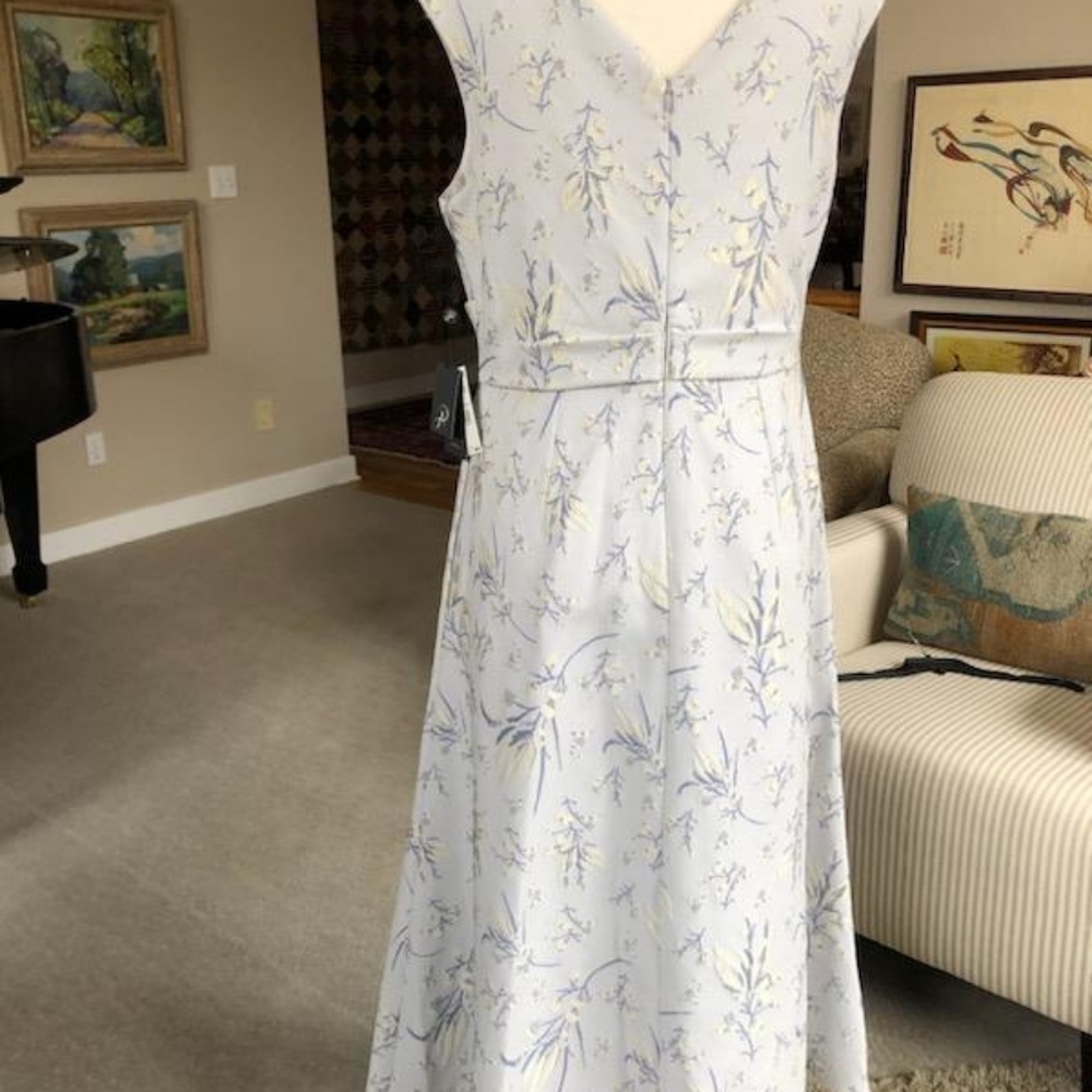 Womans Dress - Picture 2 of 7